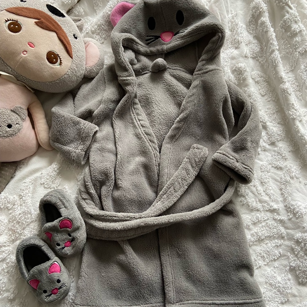 Cute mouse robe and matching slippers 12-15 months